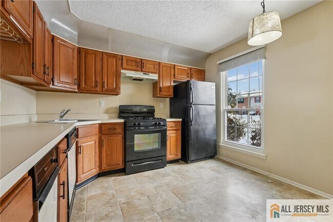 Building Photo - 8 Marsh Ct