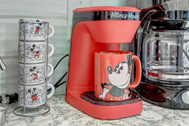 Building Photo - 8303 Palm Pkwy