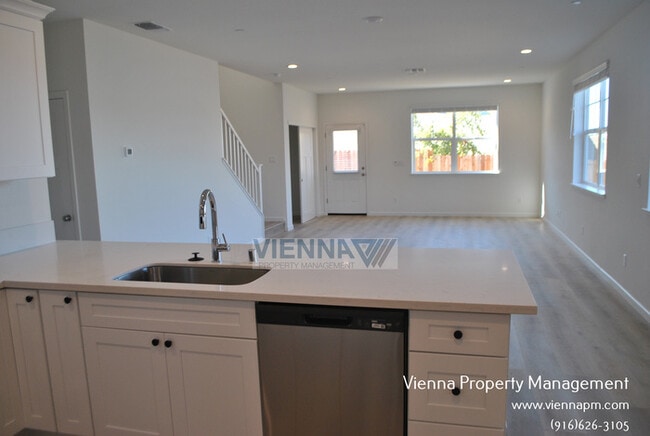 Building Photo - 7076 Auburn Blvd