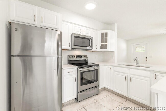 Building Photo - 411 Summa St