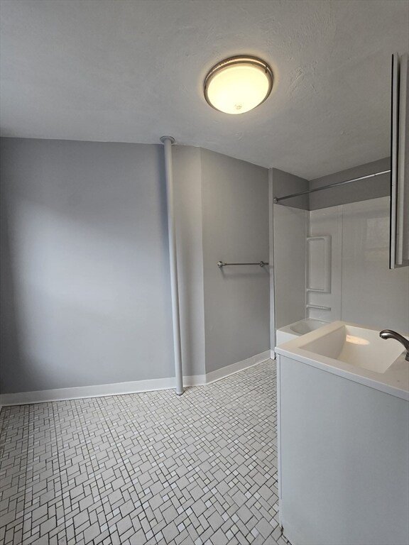 Building Photo - 604 Essex St