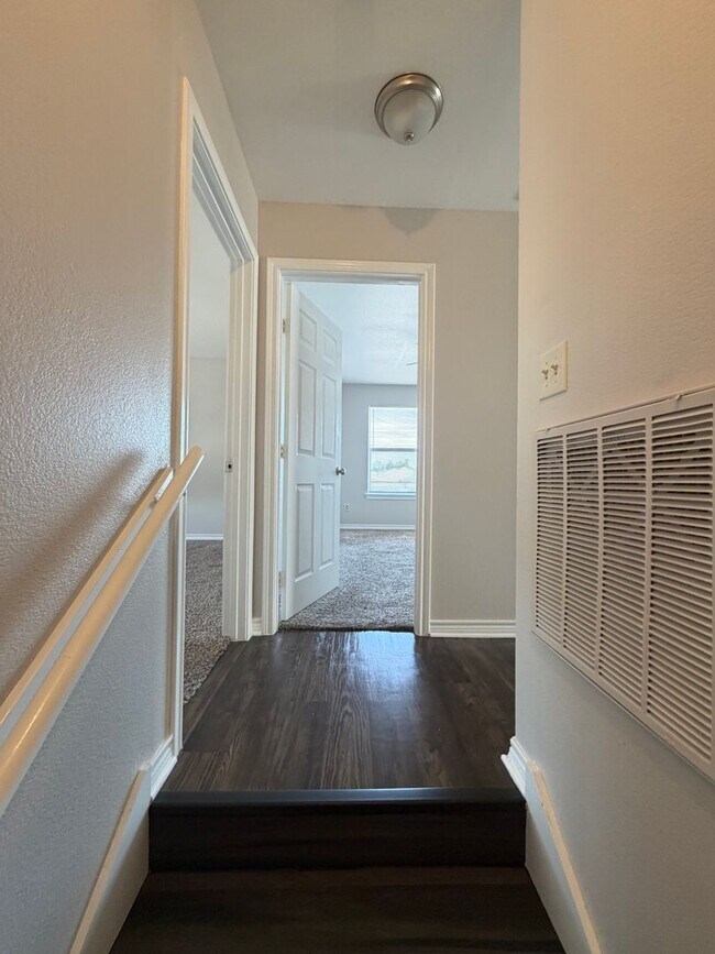 Building Photo - 2543 Pascal Ct