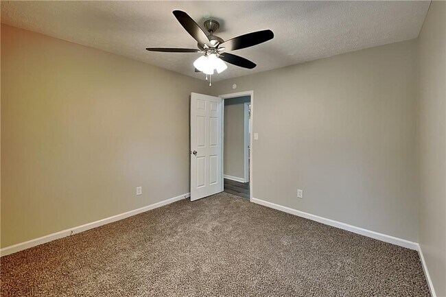 Building Photo - 82 Fox Ridge Ct