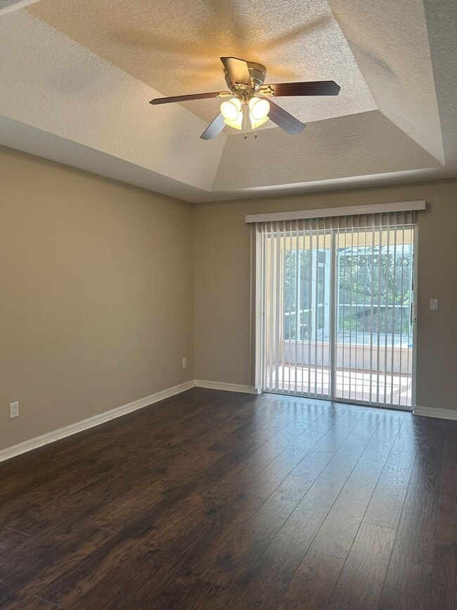 Building Photo - Palm Harbor Pool Home!