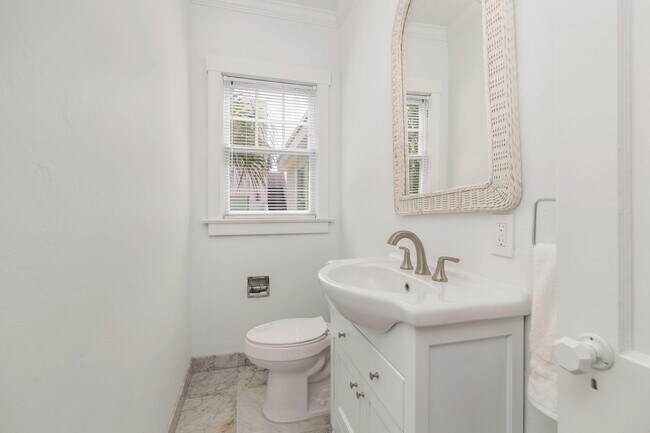 Building Photo - 3020 Vincent Rd