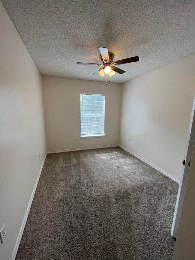 Building Photo - 204 Johnson Ct