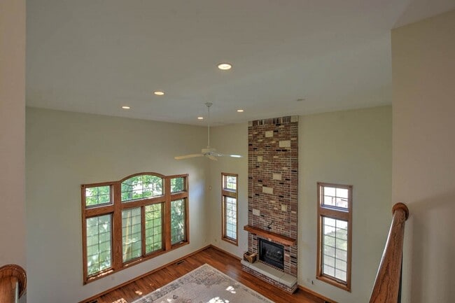 Building Photo - Forsyth Home!  4 Beds 3.5 Baths with Finis...