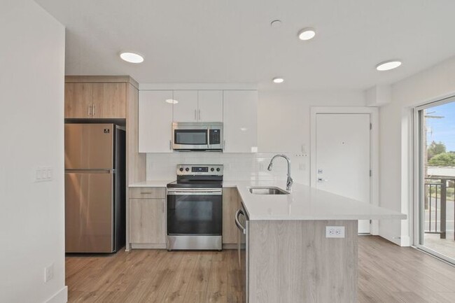 Building Photo - Sunnyside 12 Apartments Available! 1 bed, ...