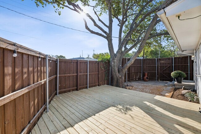 Building Photo - 501 Rogers Way