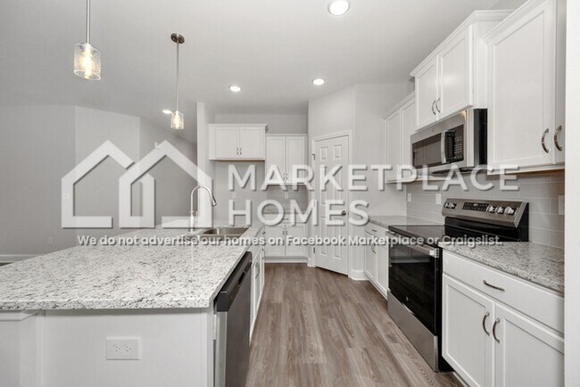 Building Photo - 174 River Pointe Dr