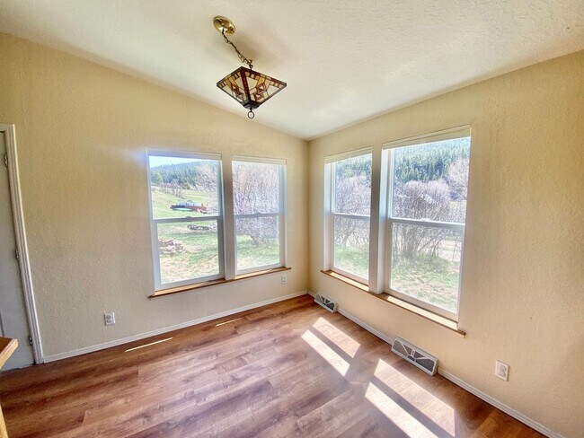 Building Photo - Serene, beautiful home in the Lower Blanco area of Pagosa!!