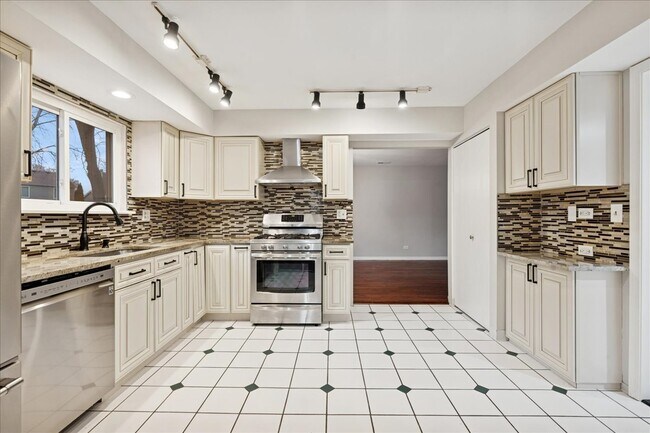 Building Photo - 20 S Parliament Way