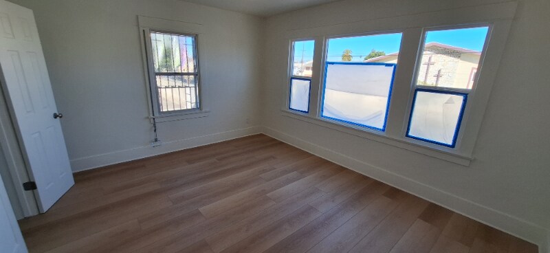 Building Photo - 507 W 59th Pl