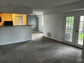 Building Photo - 3 bedroom 1 bathroom - Markham View Hyatts...