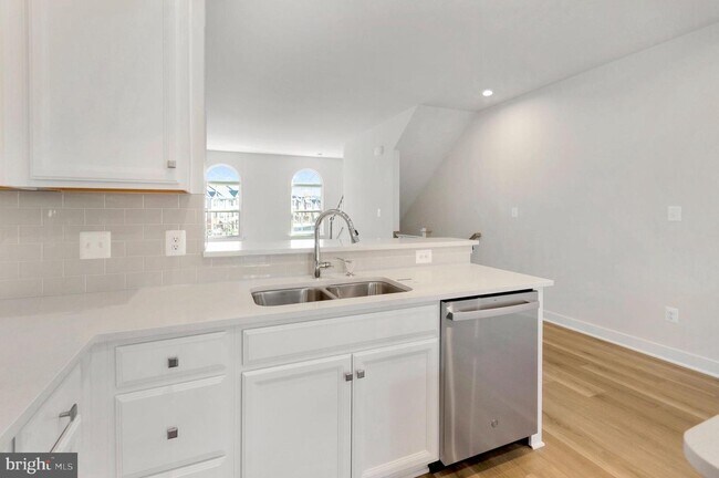 Building Photo - 14024 Sunrise Valley Dr