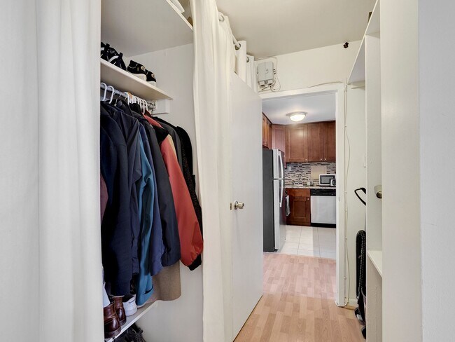 Building Photo - 950 25th St NW