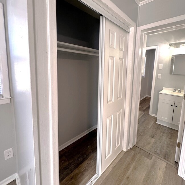 Building Photo - 608 22nd Ave N