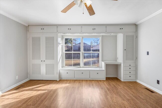 Building Photo - 805 Wilma St