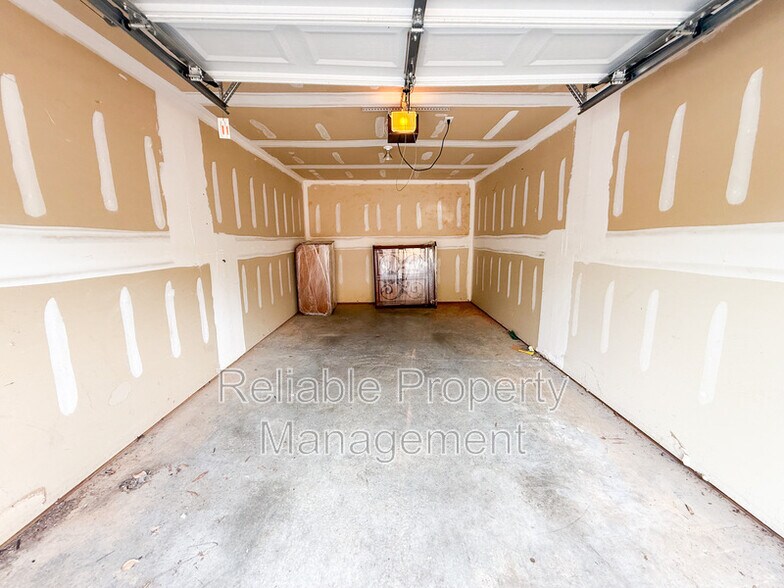 Building Photo - 1513 Kenmore Dr