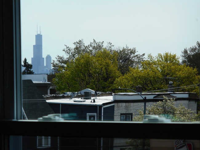 Building Photo - 3012 W Belmont Ave