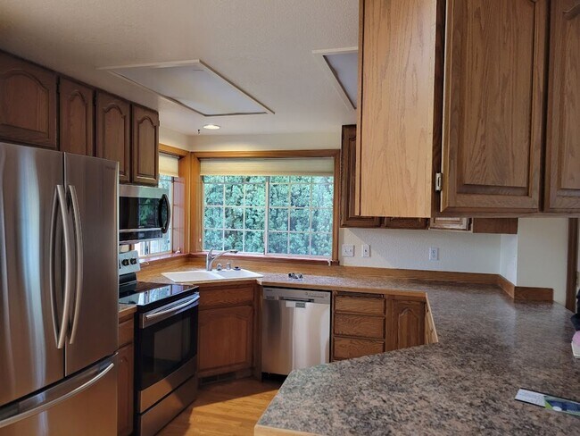Building Photo - Gold Creek Community