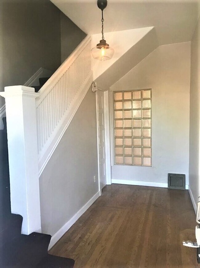 Building Photo - Beautiful 1BR/1BTH Downtown Sacramento