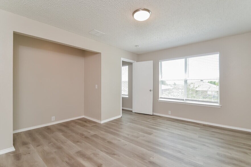 Building Photo - 4300 Sonoma Dr