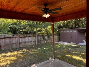 Building Photo - 3 Bedroom 2 Bathroom home. Available NOW!