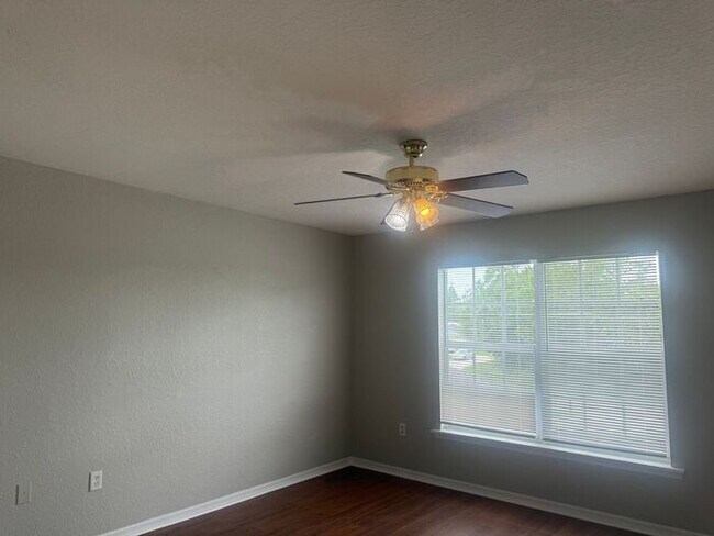 Building Photo - LARGE Single family home in Poinciana