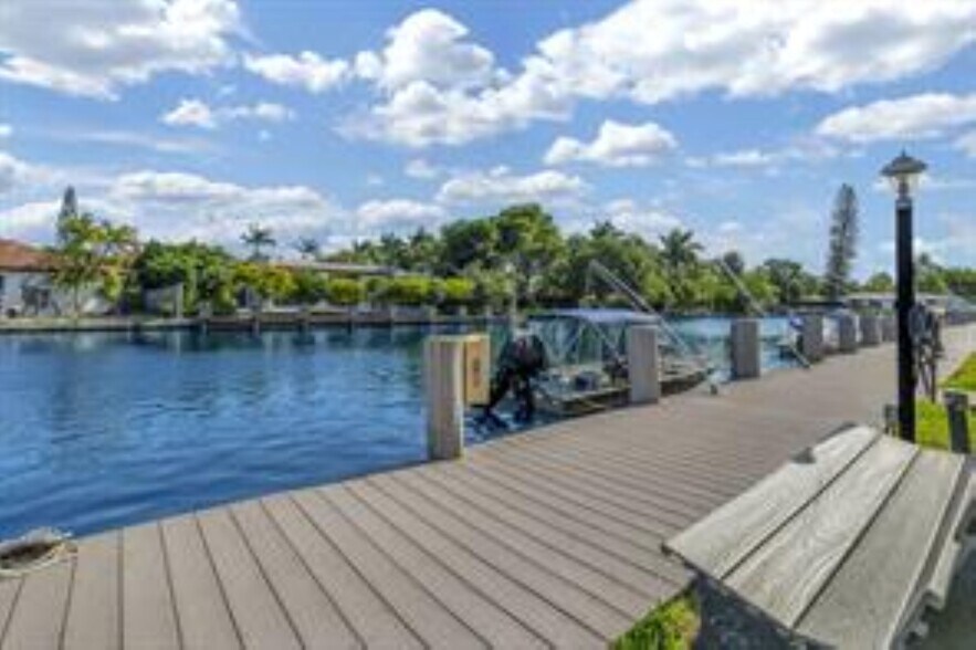 Building Photo - 3040 NE 16th Ave