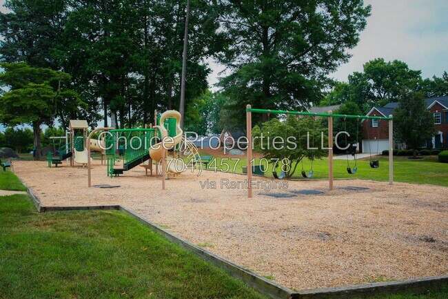 Building Photo - 9148 Hillston Ridge Rd