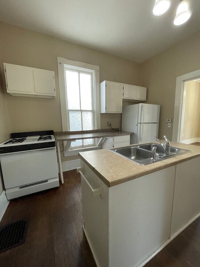 Building Photo - 1113 Constitution St