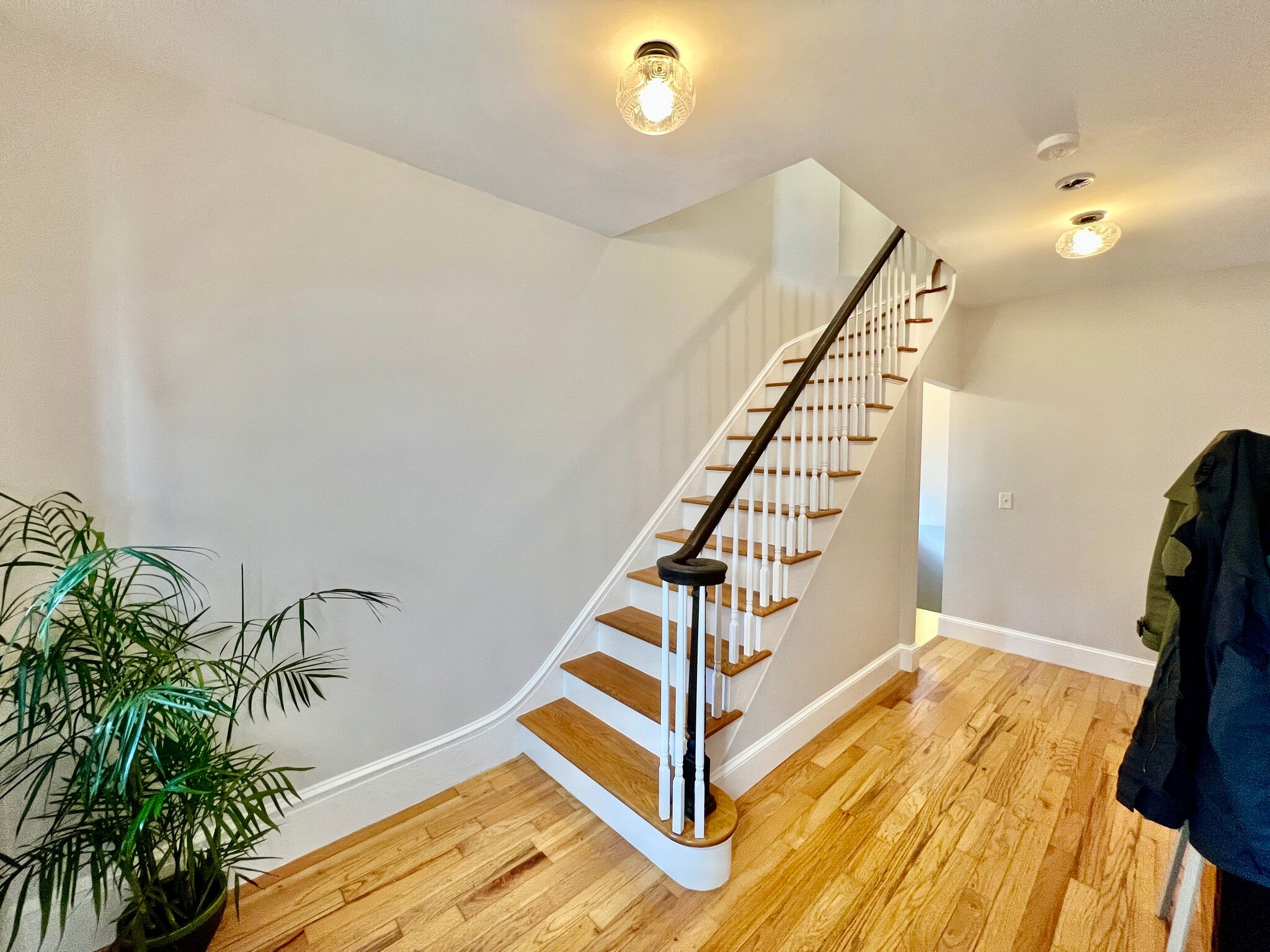 Building Photo - 13 Centre St