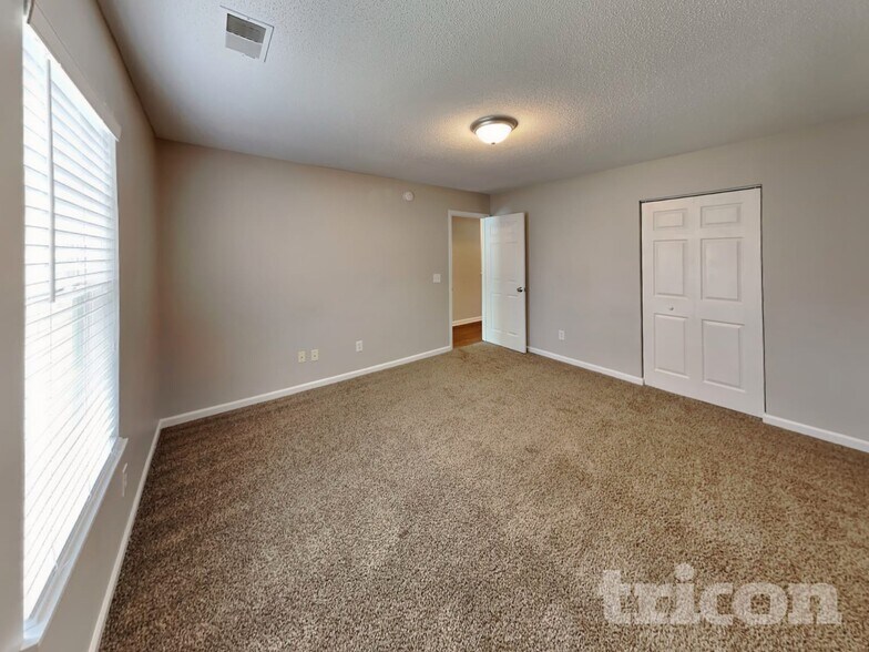 Building Photo - 308 Fox Trot Dr
