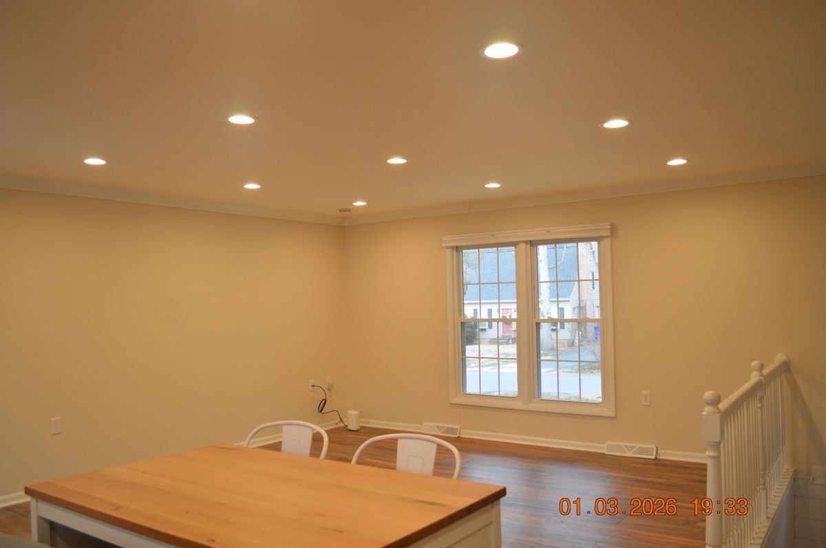 Building Photo - 1636 Gibbons Rd