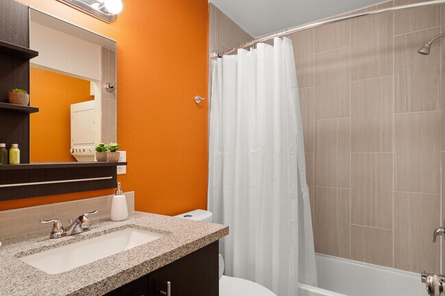 Building Photo - 1232 W 4th St