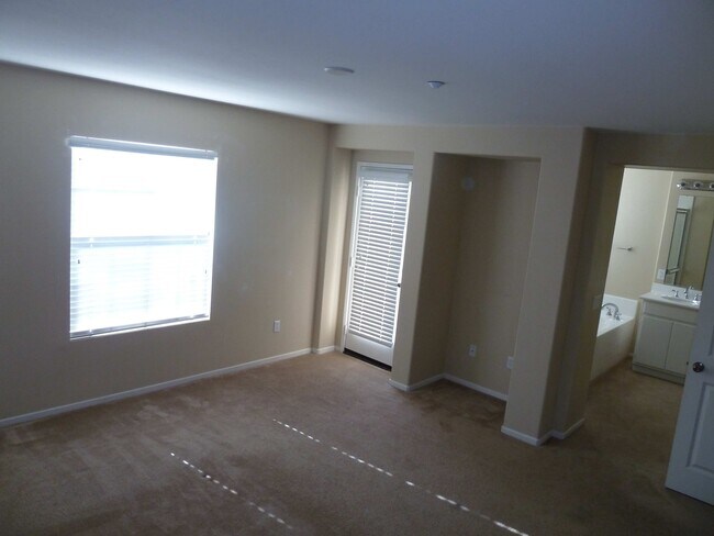 Building Photo - 41900 Davenport Way