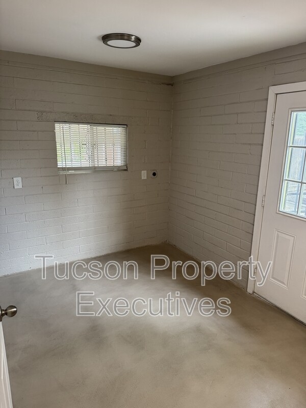 Building Photo - 3317 N Howard Blvd