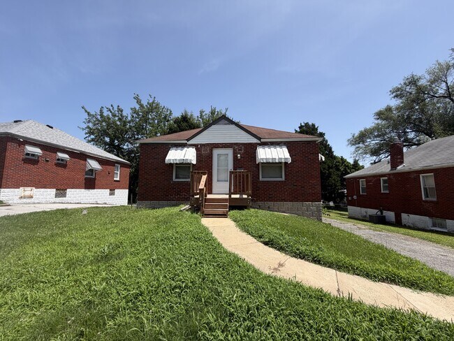 Building Photo - 5324 Fletcher St
