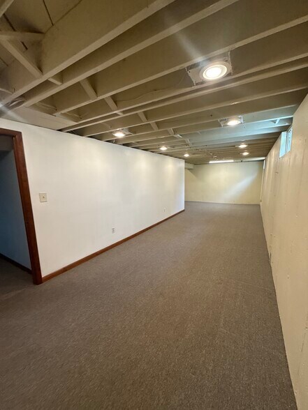 Building Photo - 419 Roland Ave