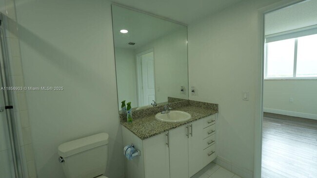 Building Photo - 987 SW 37th Ave