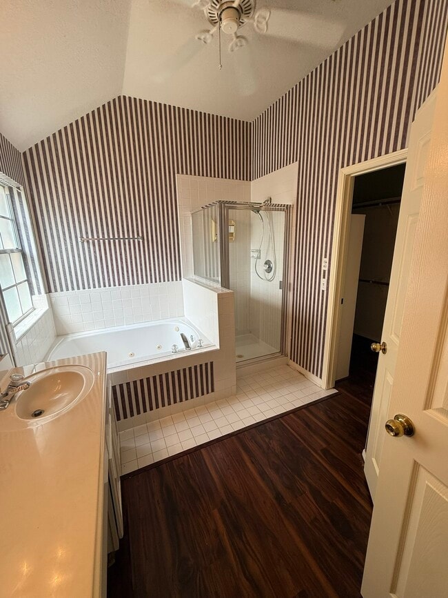 Building Photo - 2315 Glendavon Ln