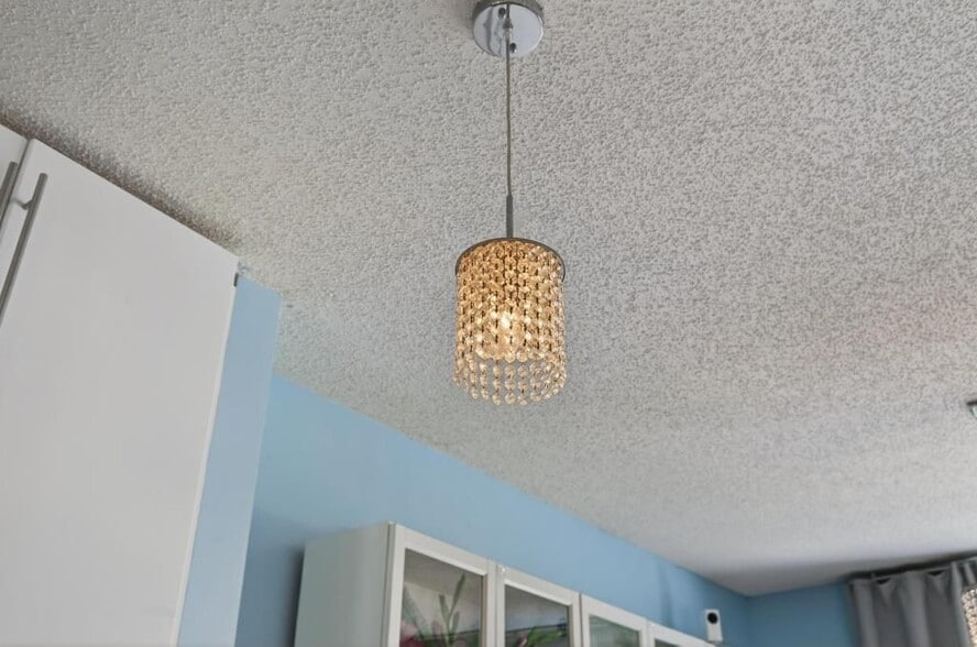 Building Photo - 805 Old Bridge Rd