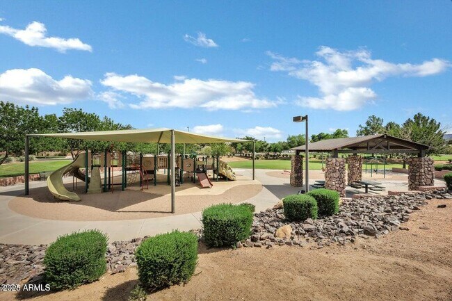 Building Photo - 2943 E Mead Dr