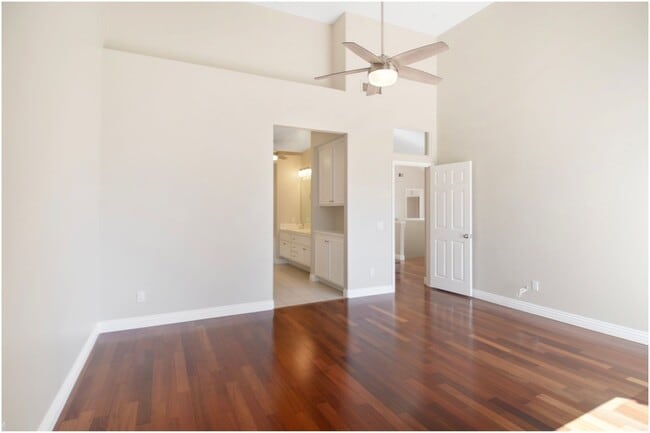 Building Photo - 2 Bedroom Plus Loft - Laguna Niguel Condo!