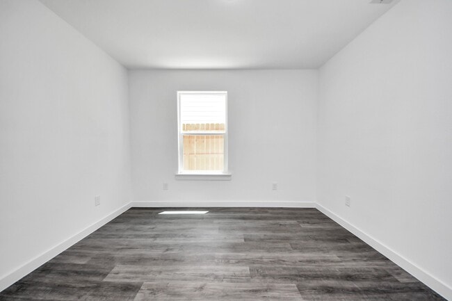 Building Photo - 2322 Wavell St