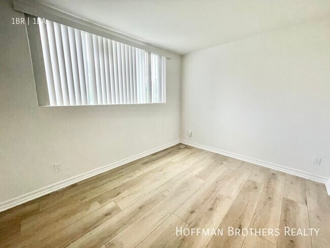 Building Photo - 6062 Fulton Ave