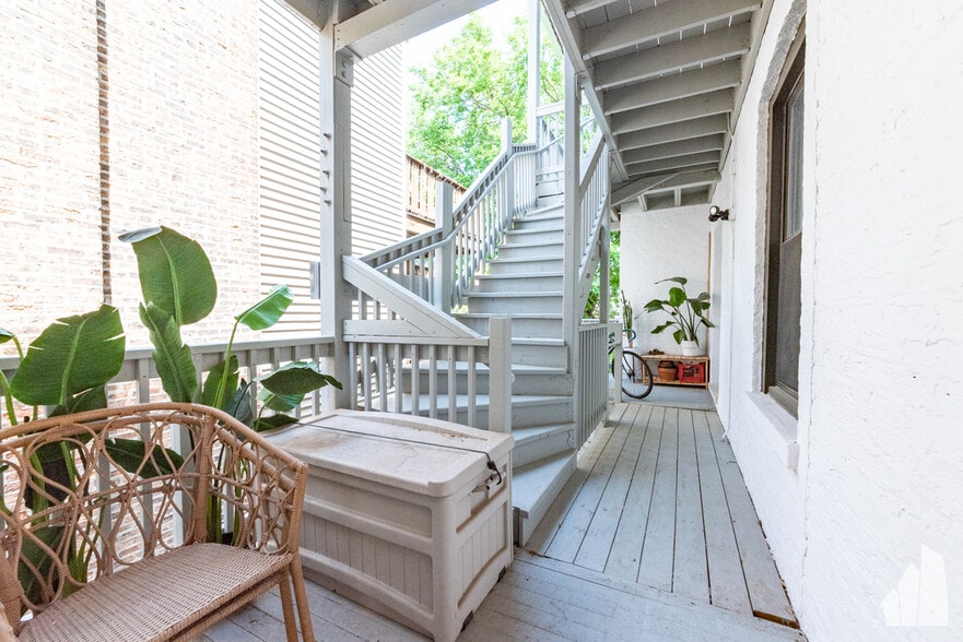 Building Photo - 1336 W Bryn Mawr Ave