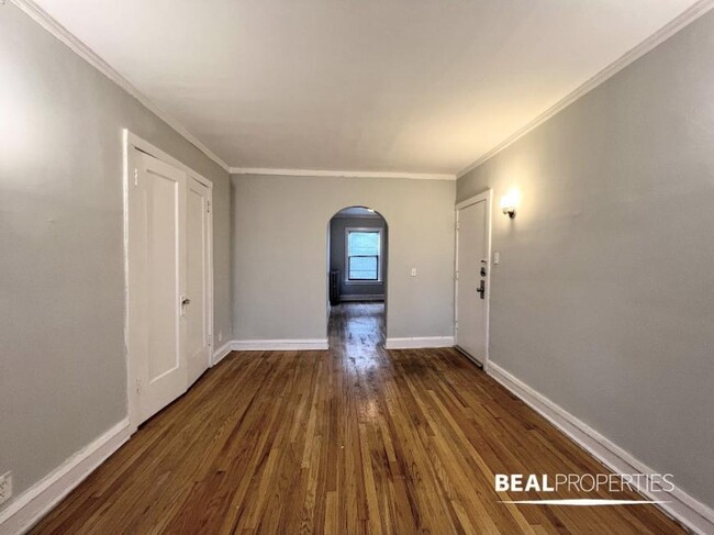 Building Photo - 1 bedroom in CHICAGO IL 60625