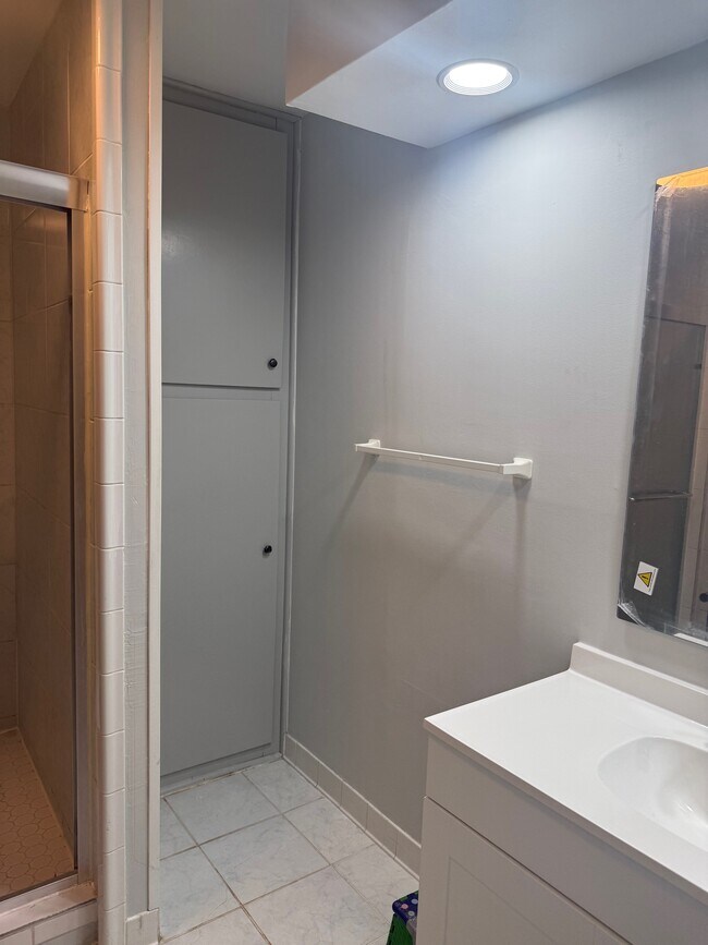 Master Bath - 13700 Modrad Way